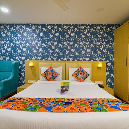 Hotel Raintr33 Hyderabad Bagian luar foto