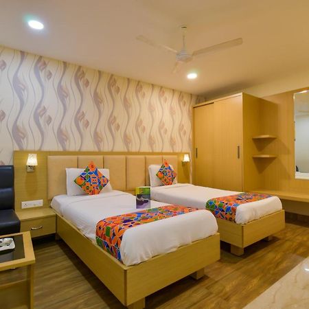 Hotel Raintr33 Hyderabad Bagian luar foto