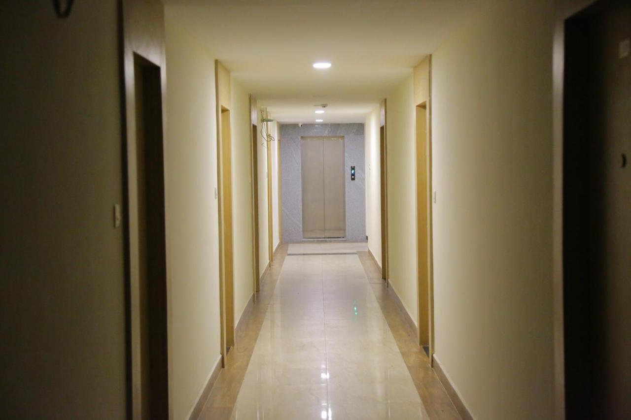 Hotel Raintr33 Hyderabad Bagian luar foto