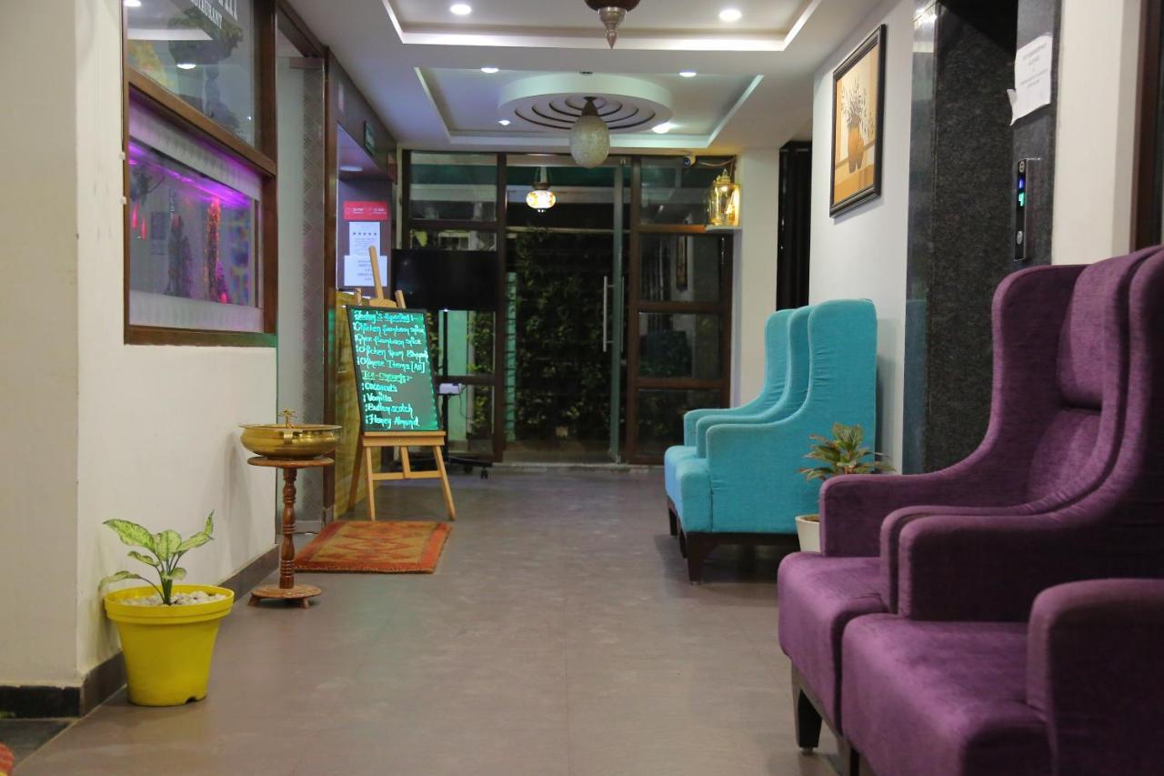Hotel Raintr33 Hyderabad Bagian luar foto
