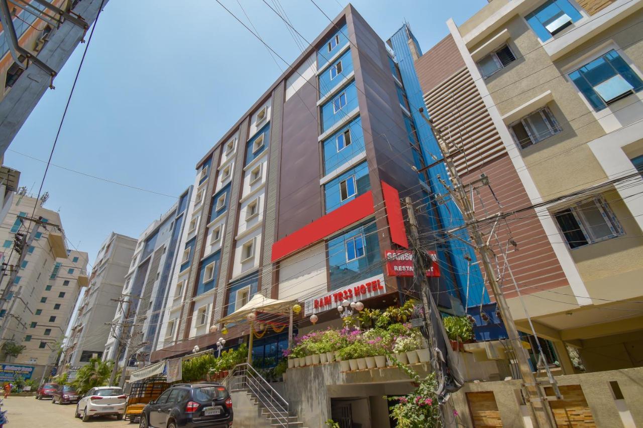Hotel Raintr33 Hyderabad Bagian luar foto